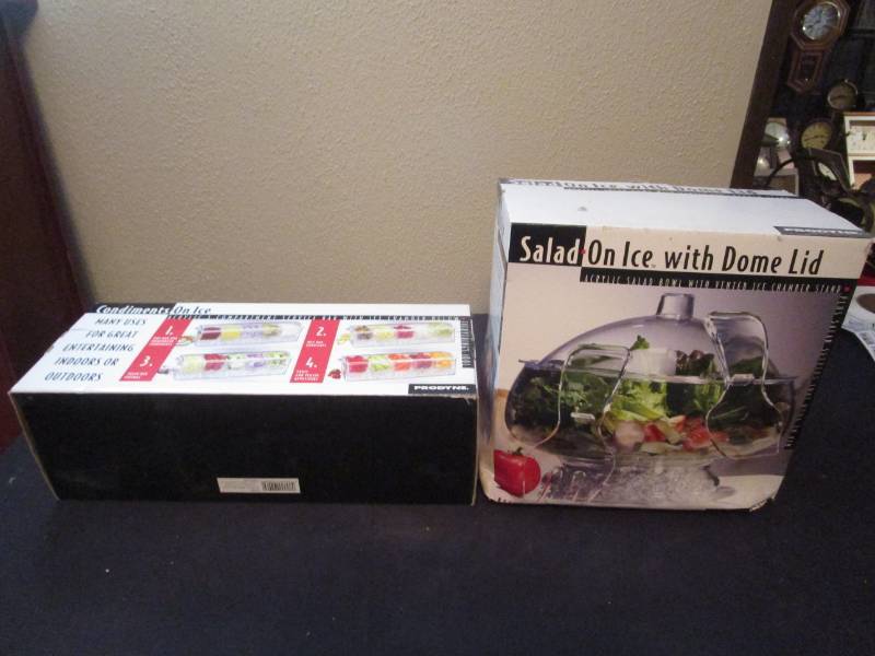 lot 16124 image: Salad on Ice w Dome Lid & Condiments on Ice