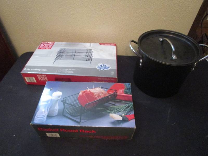 lot 16126 image: 3 Tier Cooling Rack, Lidded Stock Pot, Roast Rack