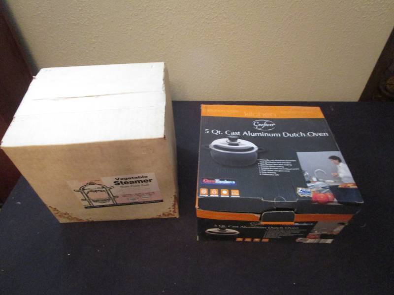 lot 16127 image: Vegetable Steamer & 5qt Cast Aluminum Dutch Oven