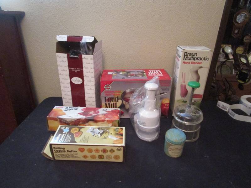 lot 16135 image: Food Choppers, Hand Blender, Food Mill, Rolling Cookie Cutter�
