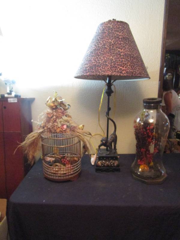 lot 16162 image: Lamp and Home Dcor