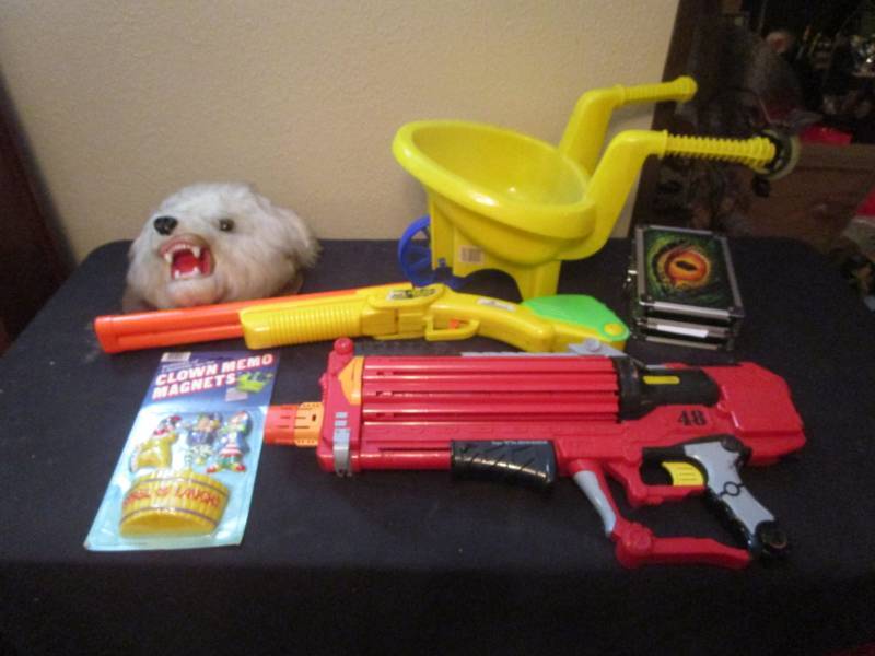 lot 16169 image: Toys Lot