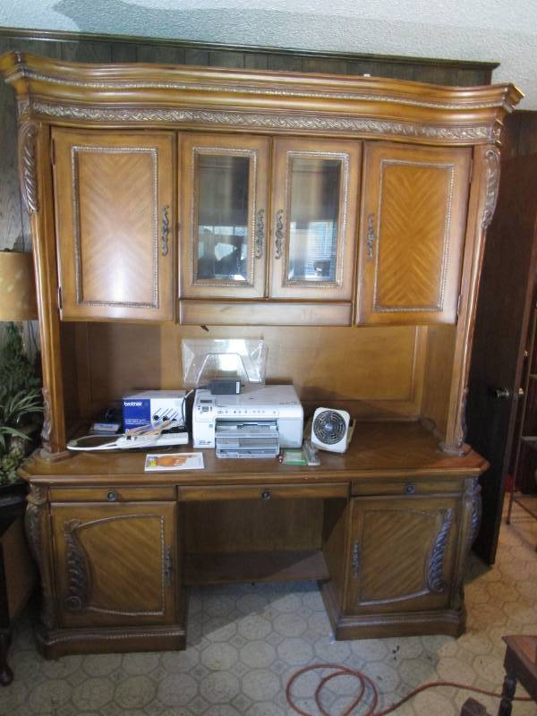 lot 16186 image: Wood Desk w Hutch Contents Not Included