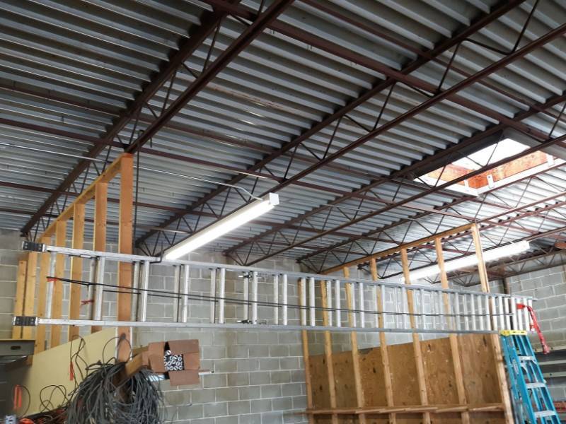 lot 5366 image: Werner Extension Ladder Highest Standing Level 30 Ft 6 Inches