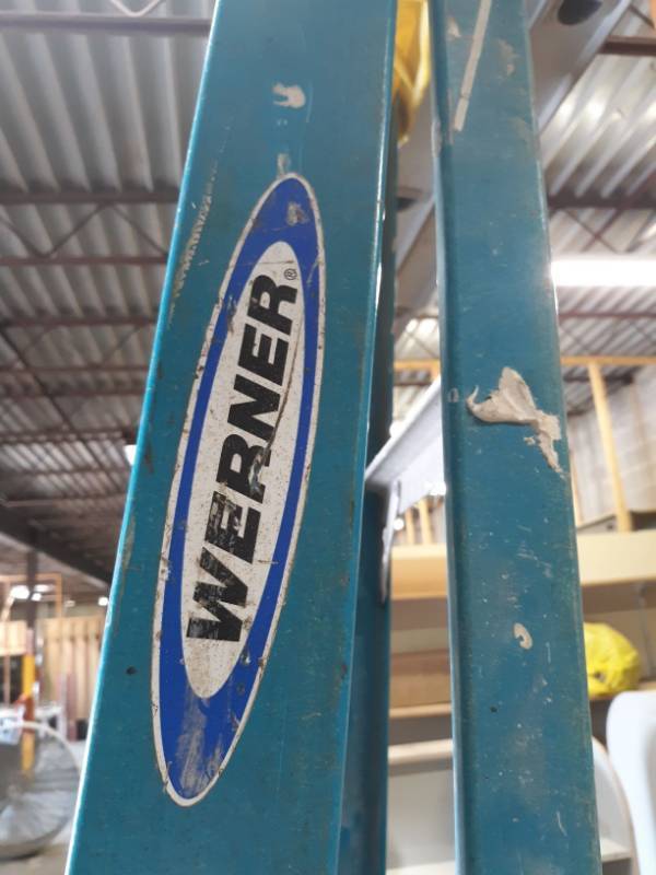lot 5376 image: 8 Ft Fiberglass Step Ladder And Platform Ladder