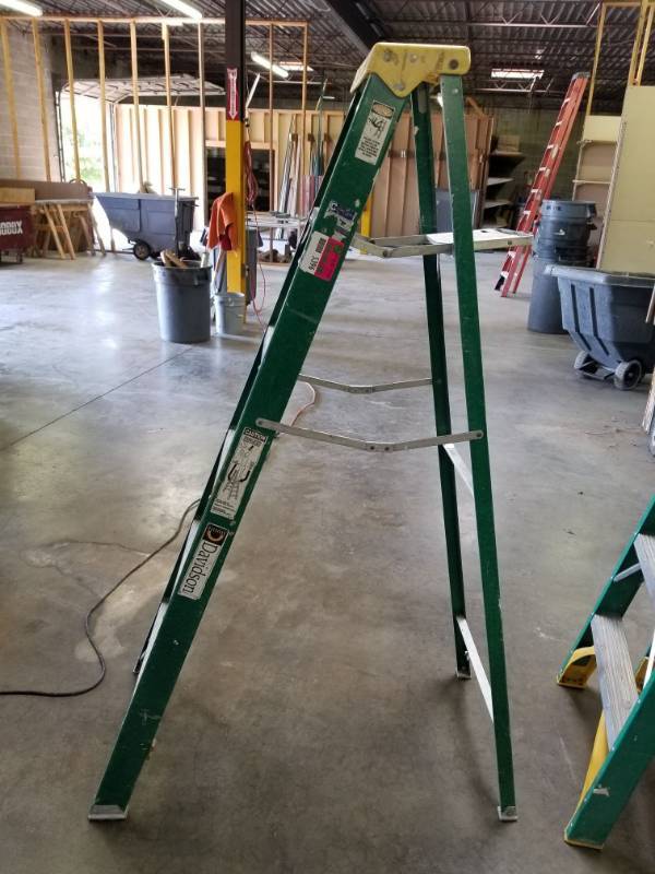 lot 5396 image: 6Ft Davidson Fiberglass Ladder