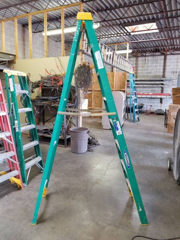 lot 5397 image: Werner 8Ft Fiberglass Ladder