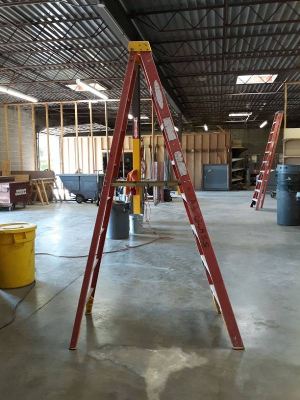 lot 5398 image: 8 Foot Ladder