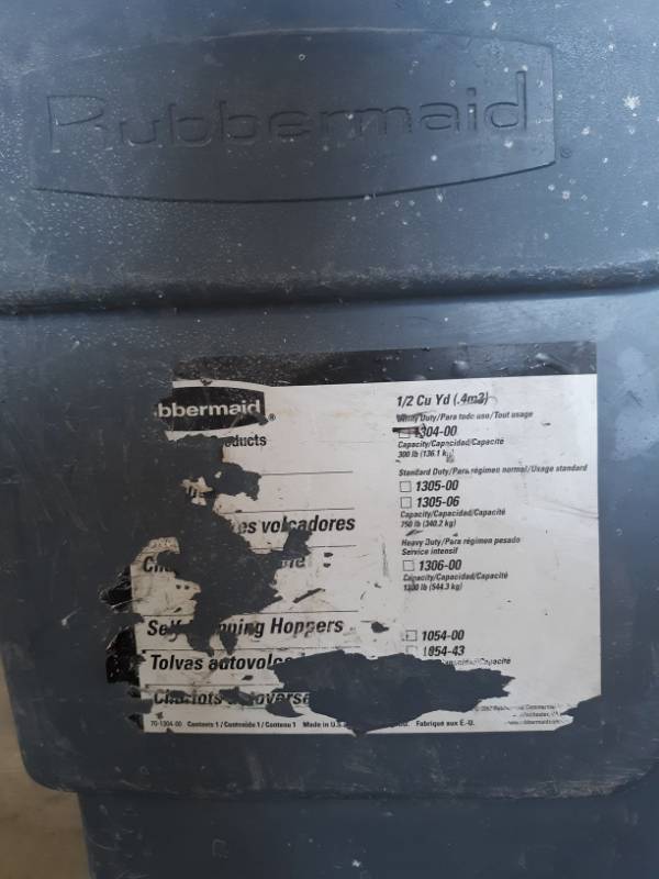 lot 5401 image: Rubbermaid Self Dumping Hopper With Lid