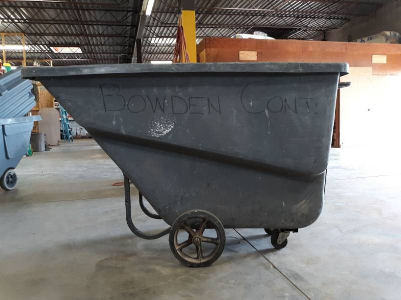 lot 5408 image: Rubbermaid Self Dumping Hopper