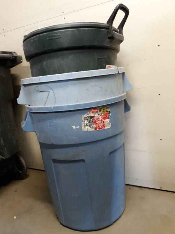 lot 5410 image: Roughneck Trashcan On Wheels And Two Additional Trashcand