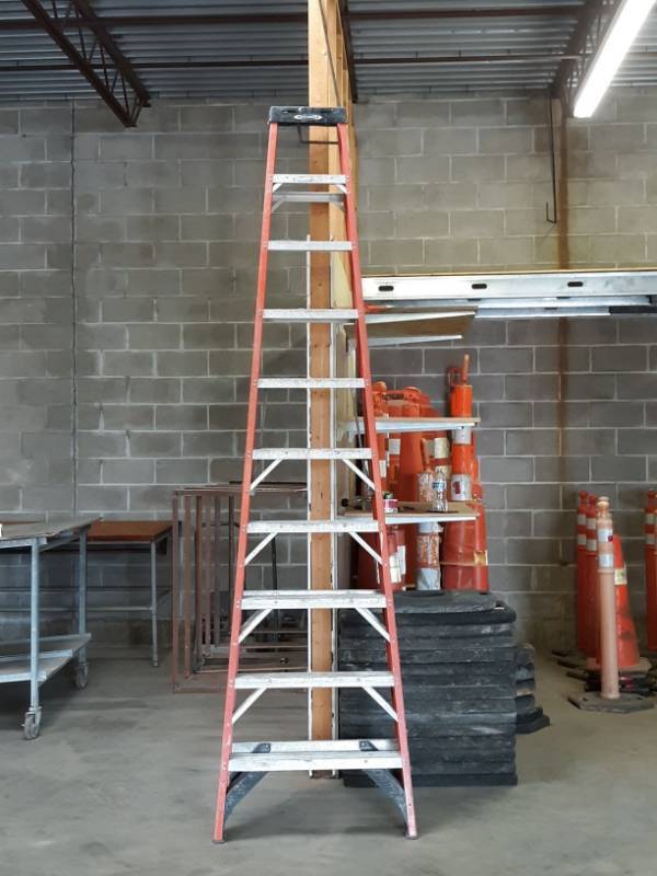 lot 5424 image: Werner 10 Foot Ladder