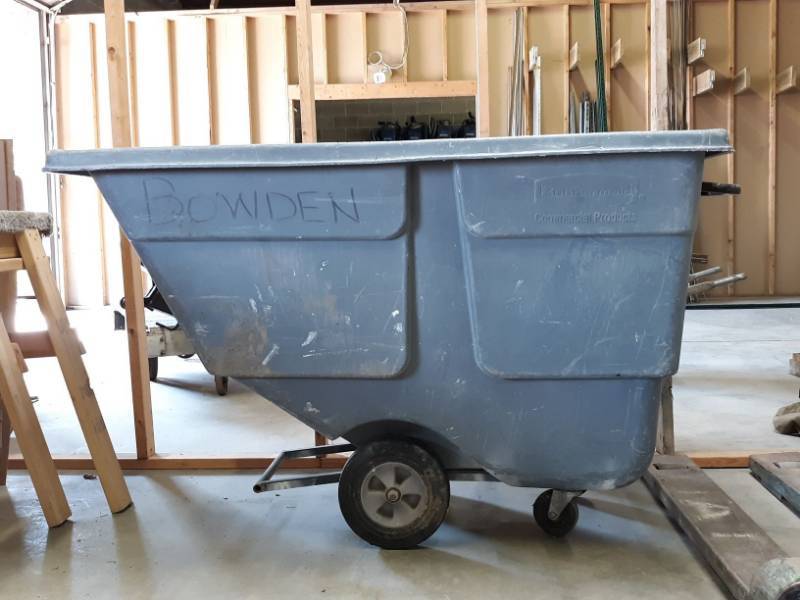 lot 5426 image: RobberMaid Self Dumping Hopper