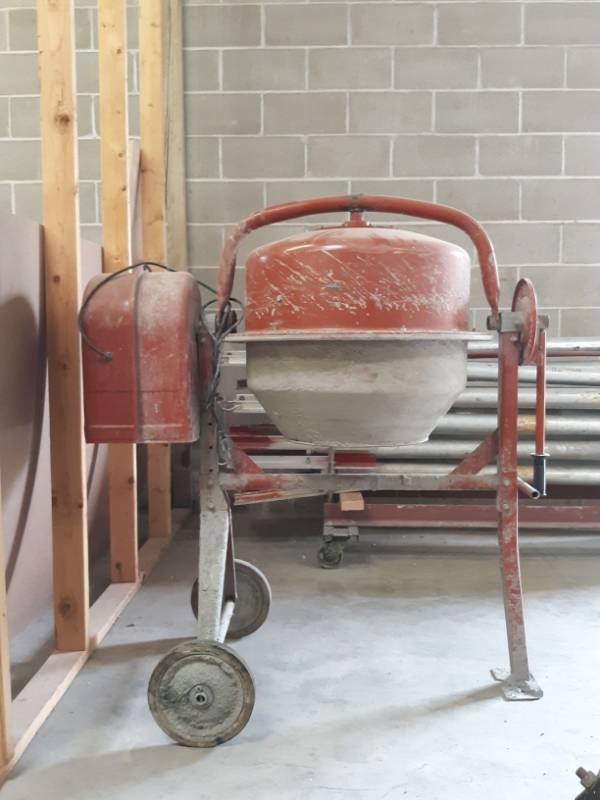 lot 5475 image: 3 12 Cubic Foot Cement Mixer