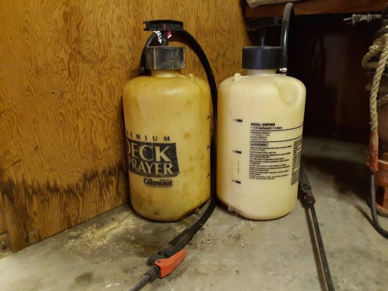 lot 9744 image: (2) Deck Sprayer 1 12 Gallon