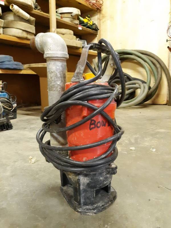 lot 9748 image: Submersible Pump Model ST-2040T