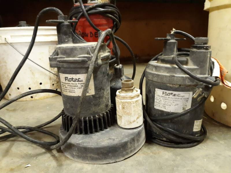 lot 9749 image: (2) Submersible Sump PumpUtility Pump