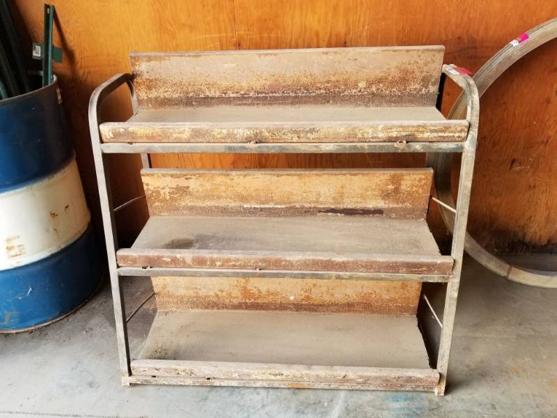 lot 9756 image: Metal Shelf
