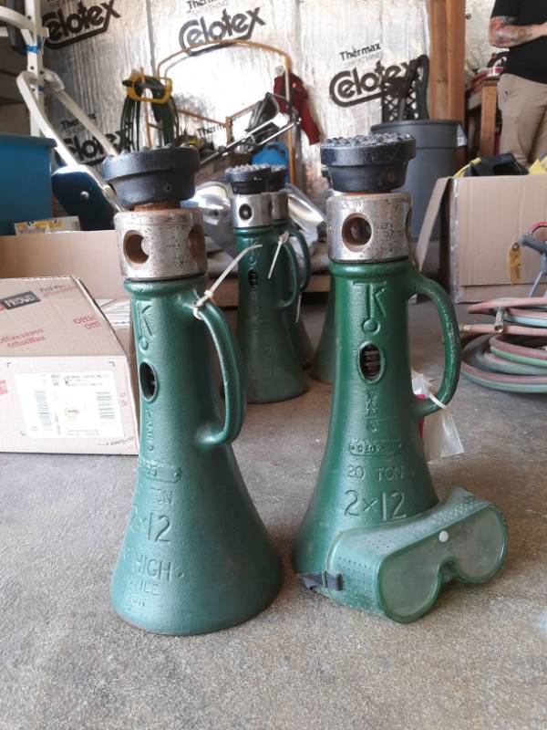 lot 9768 image: (2) Simplex 20 Ton Jack 16 Inch Height