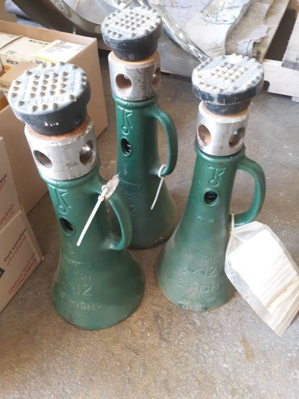 lot 9769 image: (3) 16 Inch high Jacks