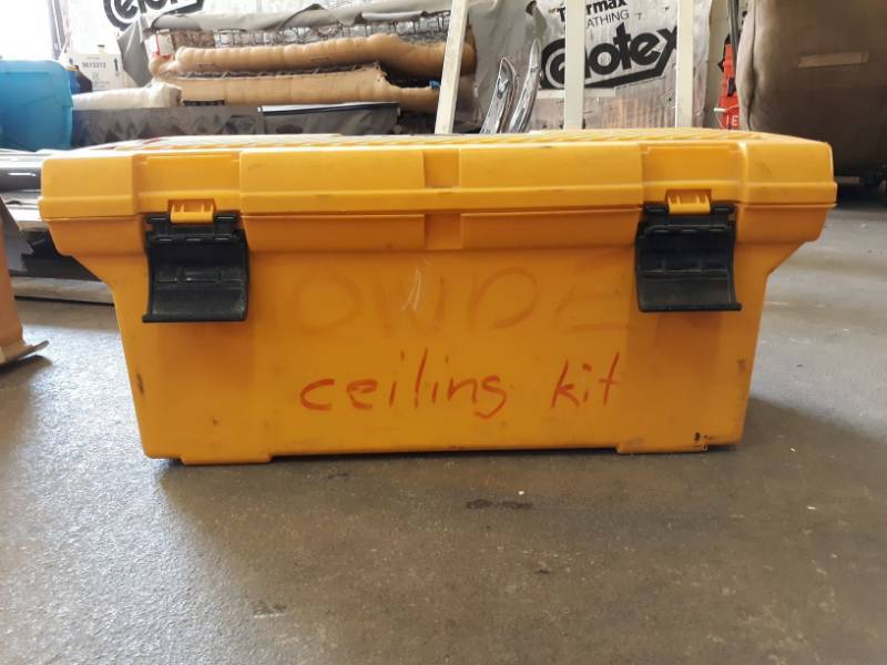 lot 9777 image: Rubbermaid Toolbox With Assorted Items