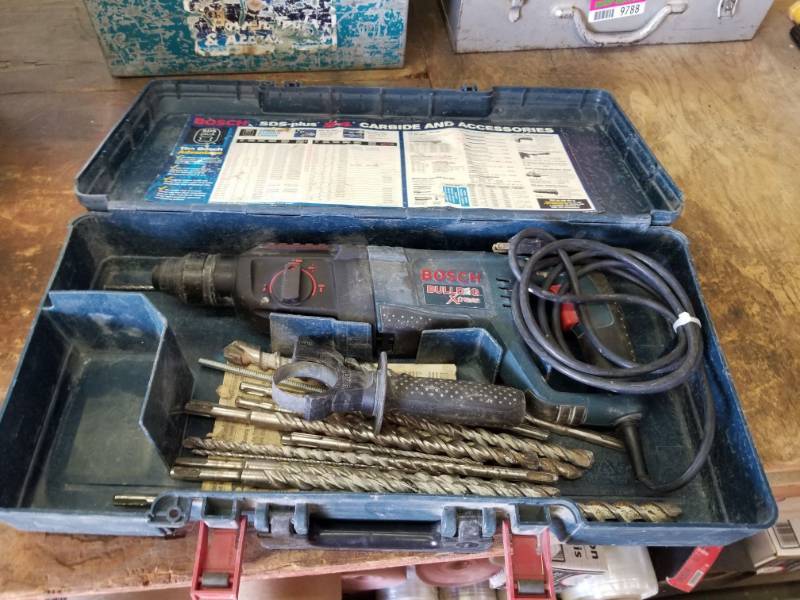 lot 9791 image: Bosch Bulldog Xtreme