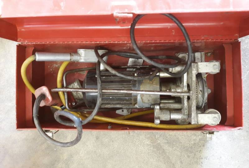 lot 9798 image: Roof Seamer