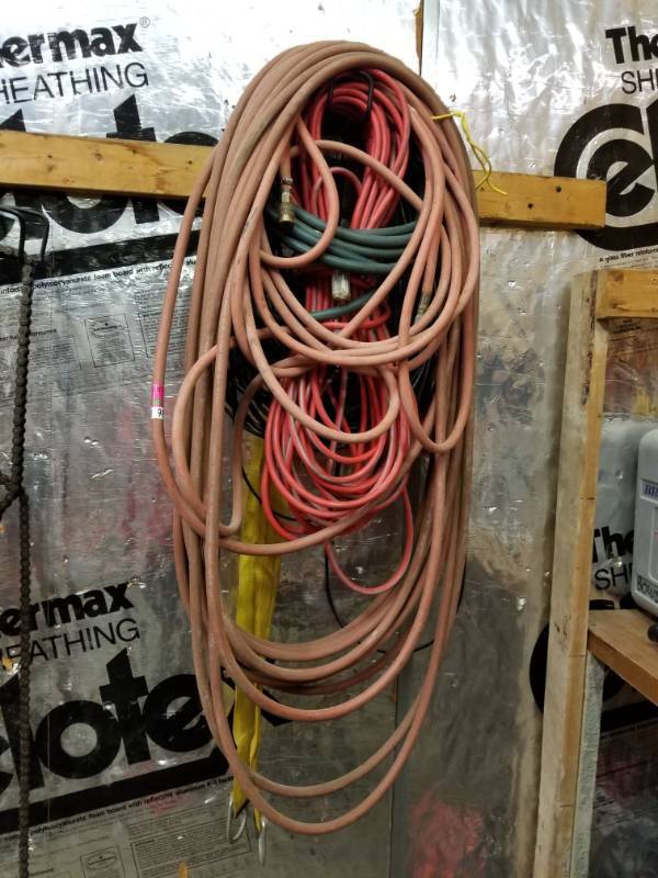 lot 9819 image: Extension Cords and Air Hoses