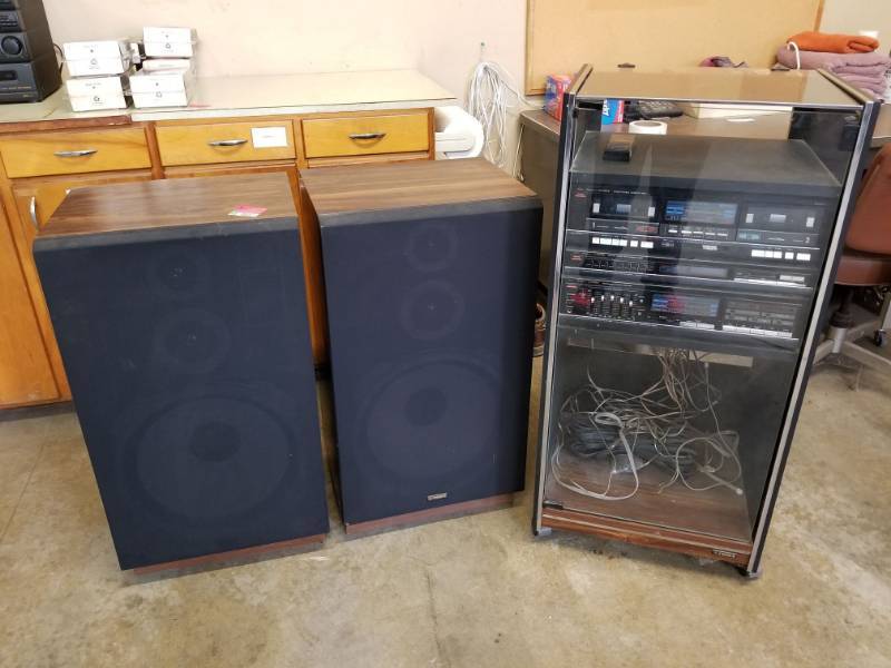 lot 9847 image: Fisher Stereo System With Speakers