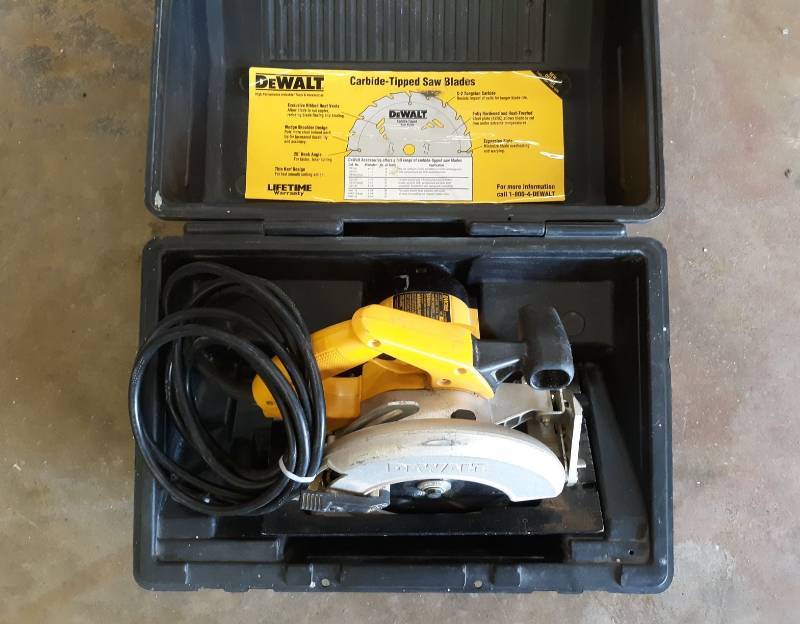 lot 9849 image: Dewalt Circular Saw