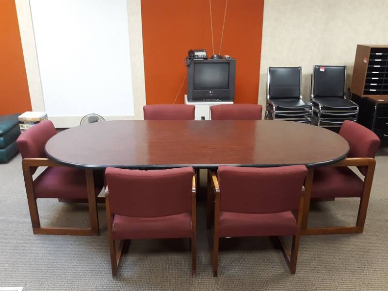 lot 9851 image: Dinning Room Table And Six Chairs
