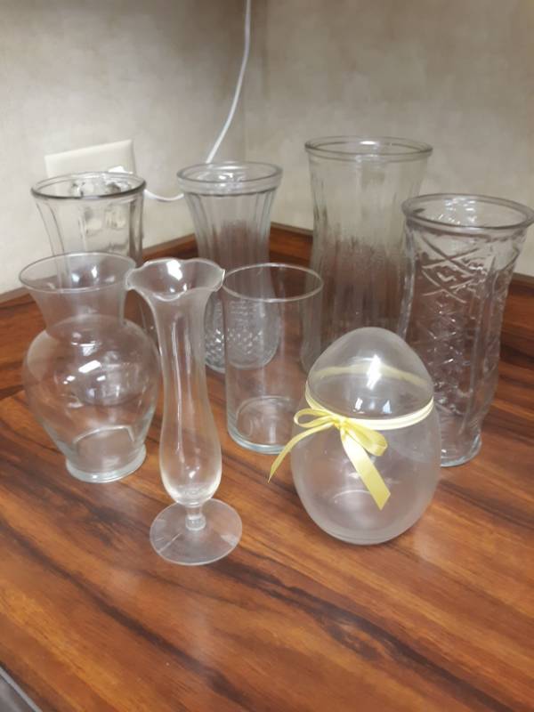 lot 9861 image: Assorted Glass Vases