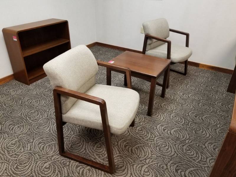 lot 9872 image: 2 Office Chairs With Table