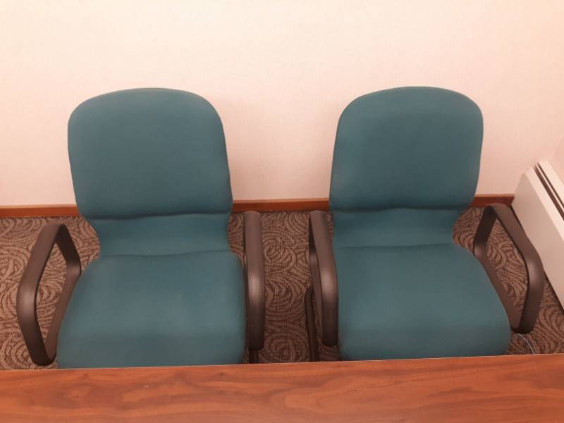 lot 9878 image: (2) Office Chairs