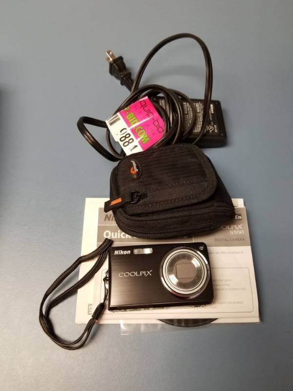 lot 9884 image: Nikon CoolPix S550 Digital Camera