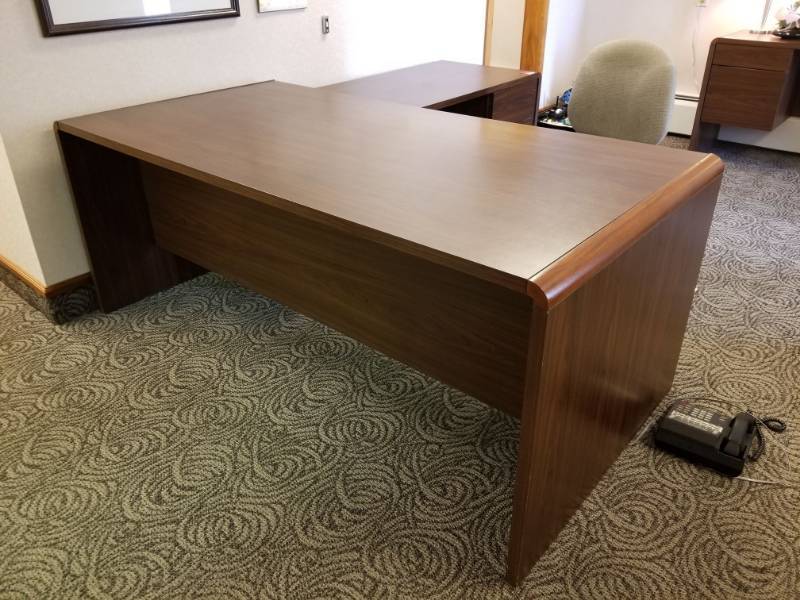 lot 9897 image: U Shaped Wood Desk