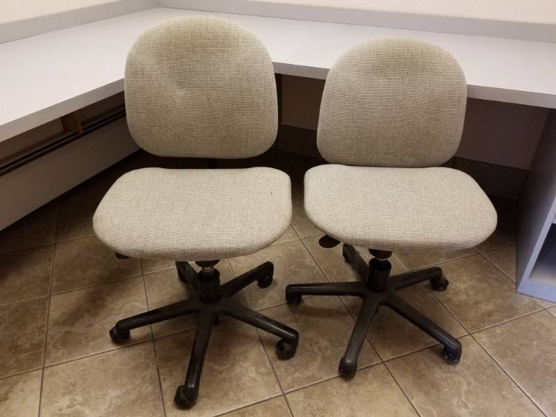 lot 9899 image: 2 Computer Chairs
