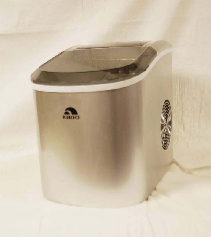 lot 4117 image: Igloo Portable Ice Machine - ICE206-TG-Silver - makes 26 lbs. of ice per day