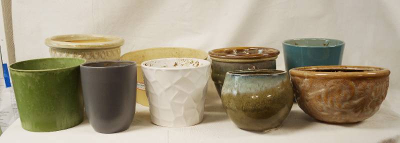 lot 4119 image: Misc Lot of Planting Pots