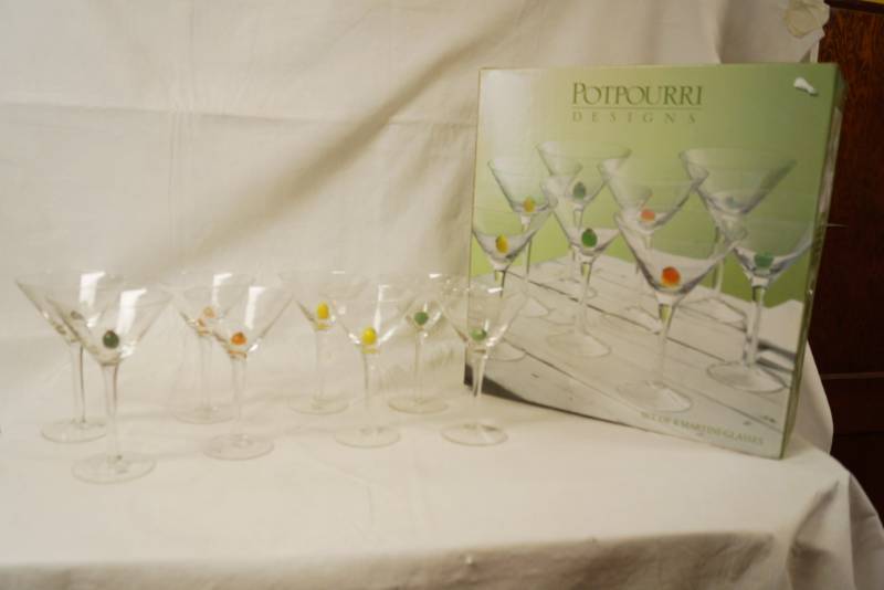 lot 4125 image: New in Box - Set of 8 Martini Glasses - Potpourri Designs - Very Fancy