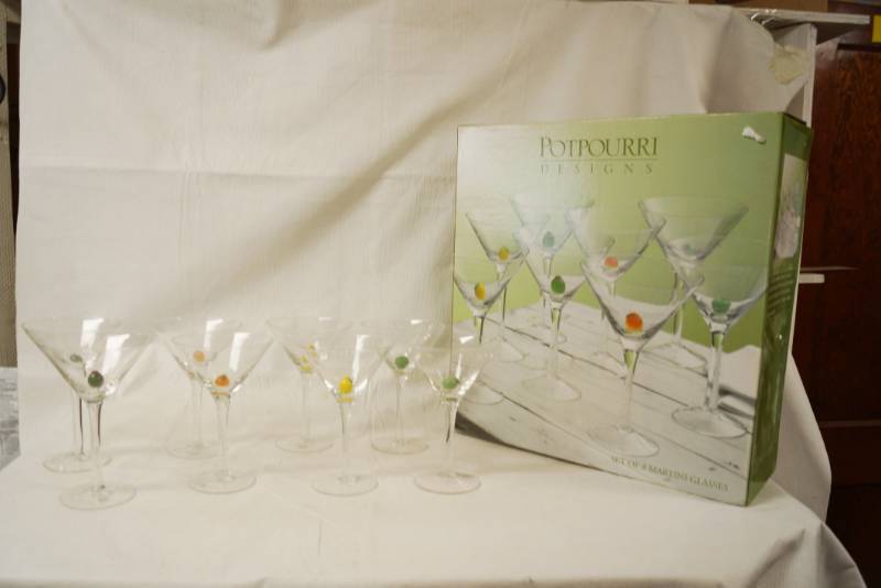 lot 4124 image: New in Box - Set of 8 Martini Glasses - Potpourri Designs - Very Fancy
