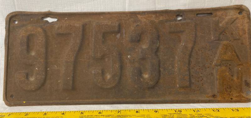 lot 4154 image: Vintage - OLD - Kansas - Metal License Plate