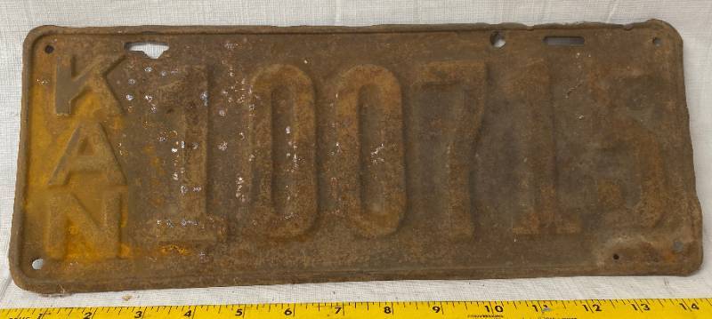 lot 4183 image: Vintage - OLD - Kansas - Metal License Plate