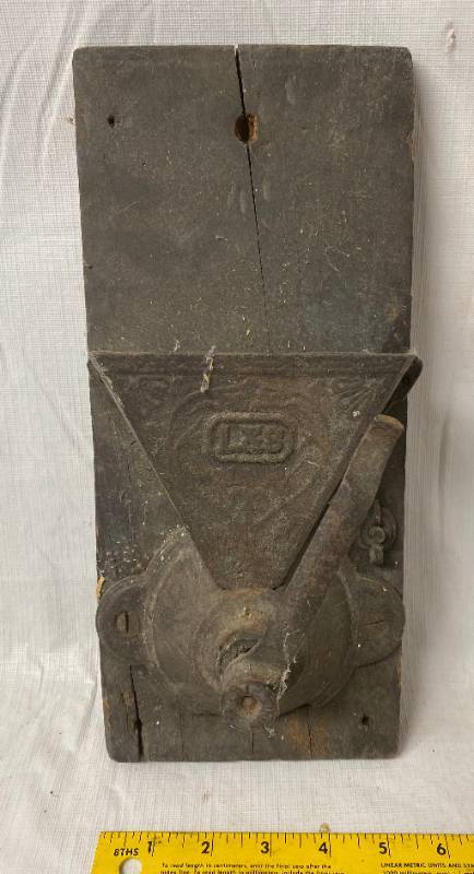 lot 4189 image: Antique Primitive L&S Wall Mount Cast Iron Coffee Grinder