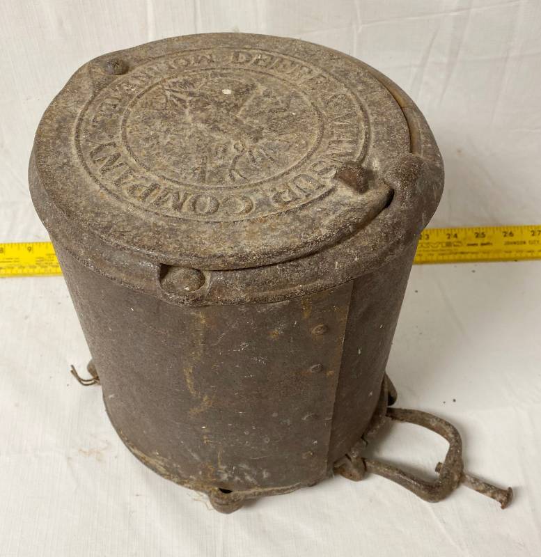 lot 4195 image: Antique Deere & Mansur Company Seed Planter