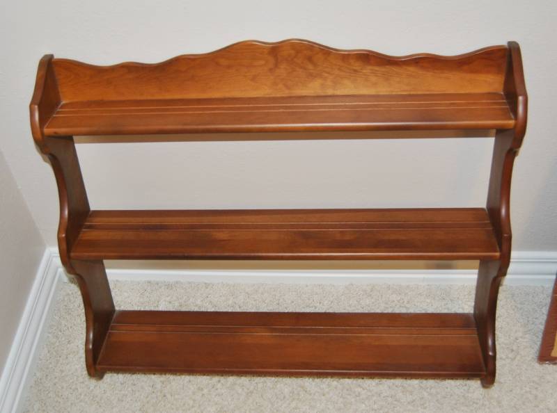 lot 3112 image: Wood Wall Hanging Display Shelf
