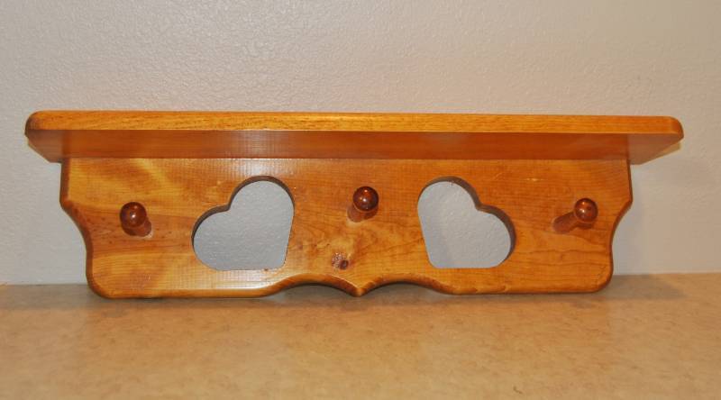 lot 3114 image: Wood Wall Hanging Display Shelf