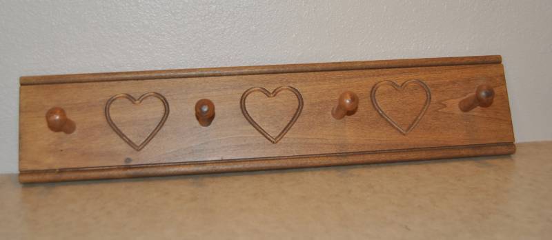 lot 3115 image: Wood Wall Hanging Display Shelf