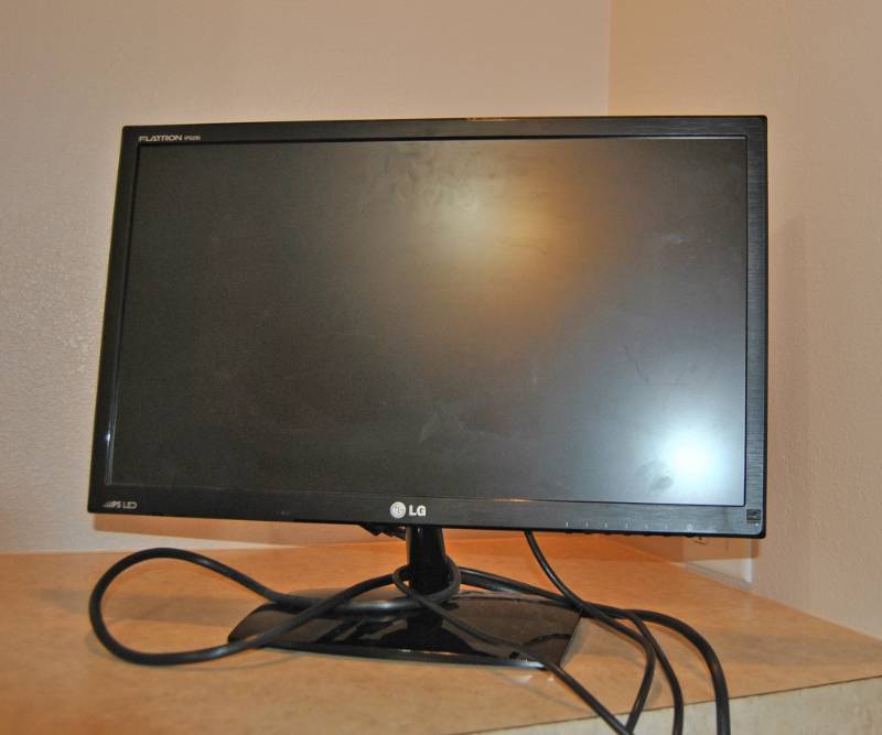 lot 3116 image: LG  Computer Monitor