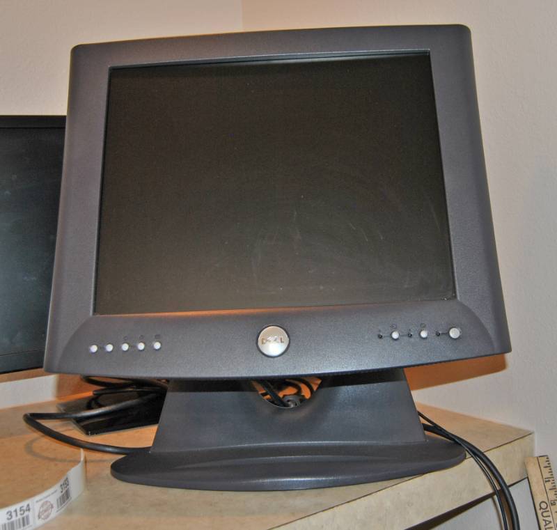 lot 3152 image: Dell Computer Monitor